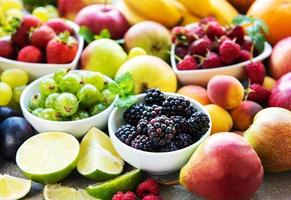 frutas e frutas frescas de verão foto