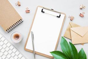 mesa de escritório espaço de trabalho foto