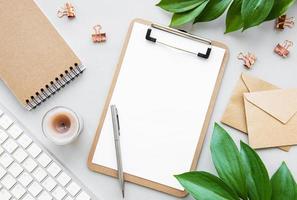 mesa de escritório espaço de trabalho foto