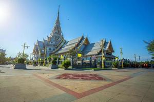 wat sothonwararam é um templo budista no centro histórico e é uma grande atração turística na província de chachoengsao, na tailândia. foto