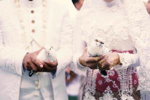 vestido de noiva javanês, cerimônia de casamento foto