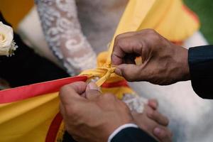 vestido de noiva javanês, cerimônia de casamento foto