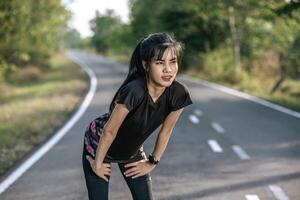 mulheres aquecem antes e depois do exercício. foto