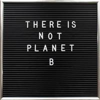 não há citação do planeta b em papel timbrado com letras de plástico branco. alerta para aquecimento global e mudanças climáticas