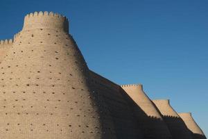 muralhas históricas da fortaleza de arca em Bukhara, Ásia Central foto