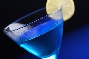 bebida de curaçao azul foto