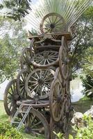roda de madeira velha. foto