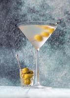copo de coquetel de martini seco foto