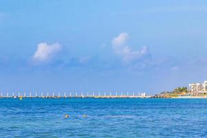 muelle constituyente jetty pier mexican beach playa del carmen mexico. foto