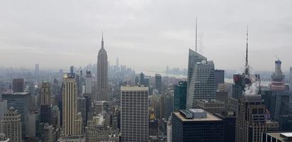 vista panorâmica da nublada cidade de nova york