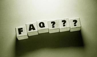 faq word com cubos de madeira foto