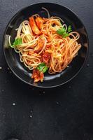 espaguete macarrão carne molho de tomate comida fundo foto