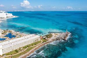 vista aérea da praia de punta norte, cancun, méxico. foto