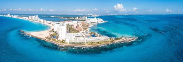 vista aérea da praia de punta norte, cancun, méxico. foto