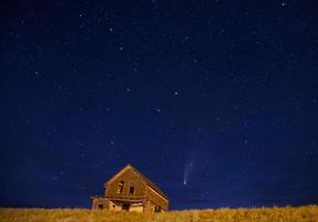 edifícios abandonados do cometa neowise foto