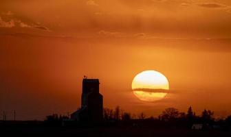 elevador de grãos saskatchewan foto