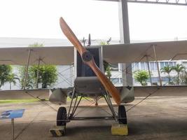 museu da força aérea tailandesa real bangkokthailand18 de agosto de 2018 o exterior da aeronave tem muitas aeronaves grandes. para aprender mais de perto. em 18 de agosto de 2018 na Tailândia. foto