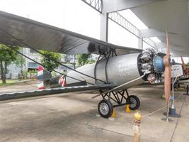 museu da força aérea tailandesa real bangkokthailand18 de agosto de 2018 o exterior da aeronave tem muitas aeronaves grandes. para aprender mais de perto. em 18 de agosto de 2018 na Tailândia. foto