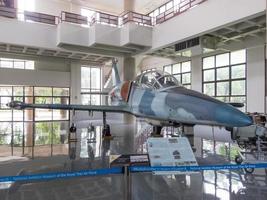 museu da força aérea tailandesa real bangkokthailand18 de agosto de 2018 dentro do prédio mostra o avião para aprender. em 18 de agosto de 2018 na Tailândia. foto