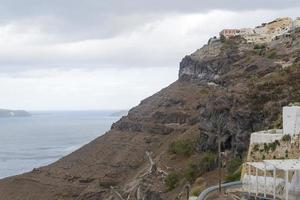 paisagem arrebatadora com vista para a ilha de santorini, grécia foto