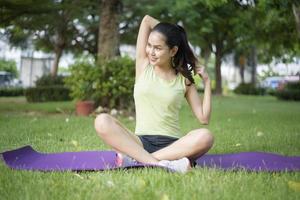 mulher é treino ao ar livre foto