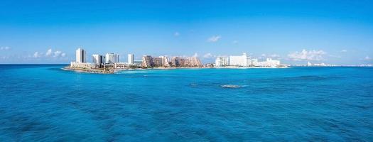 vista aérea da praia de punta norte, cancun, méxico. foto