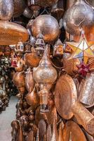 Lâmpadas de lembrança de cobre estilo marroquino em diferentes designs para venda foto