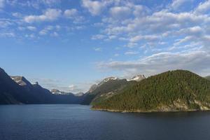 cruzeiro no fiorde de geiranger na noruega foto