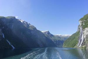 cruzeiro no fiorde de geiranger na noruega foto