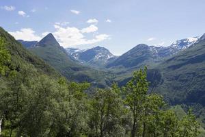 cruzeiro no fiorde de geiranger na noruega foto