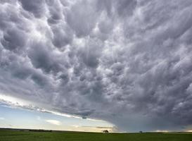 pradaria nuvens de tempestade Canadá foto