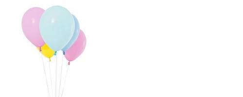 balão colorido isolado no fundo branco, férias de colagem, balões de aniversário foto