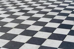 azulejos preto e branco. chão de xadrez. foto