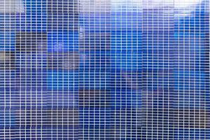 tecnologia de produção de energia solar, energia alternativa verde e conceito de negócios plano de fundo-painel solar foto