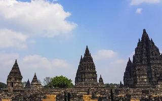 kranggan, bokoharjo, sleman, yogyakarta, indonésia, 30 de julho de 2018. candi prambanan ou templo prambanan. um complexo de templo hindu na região especial de yogyakarta. foto