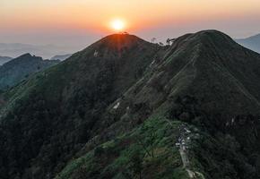 paisagem natureza e montanha com pôr do sol para férias foto