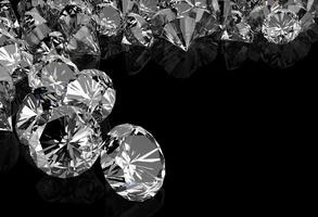 diamantes na superfície preta