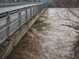 inundação do rio po em turin foto