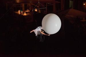 bergamo itália 2018 performance de dança acrobática, molecoleshow foto