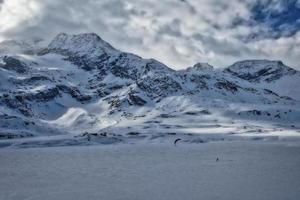paisagem de inverno com kite de esqui foto