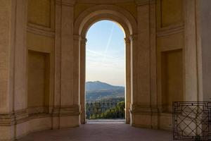 a varanda na sombra. villa d'este tivoli, itália, foto