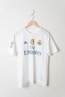 bangkok, tailândia - 18 de janeiro de 2022 - camisa do real madrid camisa titular temporada 2014-2015 foto