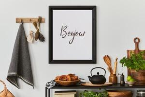 à moda e acolhedor cozinha interior composição com zombar acima poster quadro, Preto console, cozinha têxtil, bule de chá, plantas e retro inspirado acessórios. modelo. outono vibrações. foto