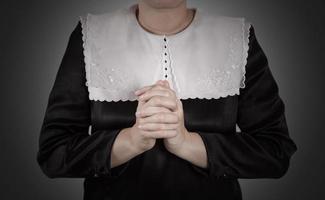 mão de freira rezando foto