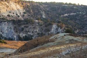 paisagem de chipre perto do desfiladeiro de avakas. natureza selvagem foto