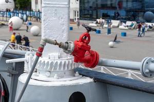 transferência industrial do hidrante vermelho. sistema de extinção de incêndio de água. segurança contra incêndios. foto