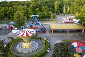 kaliningrado em 5 de junho de 2021, uma visão panorâmica do parque de diversões. foto