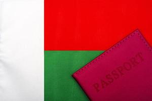 no fundo da bandeira de madagascar é um passaporte. foto