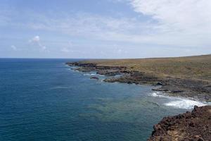 bela vista das falésias de los gigantes na costa de tenerife, ilhas canárias, espanha. paraíso vista para o mar. foto