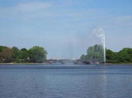 fonte alsterfontaene alster no lago binnenalster interno alster foto